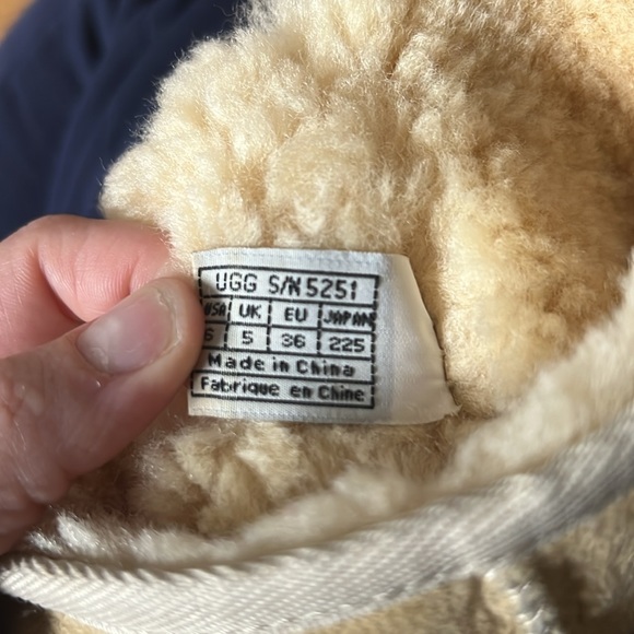 UGGS- vintage short Uggs (sand) - Picture 5 of 6